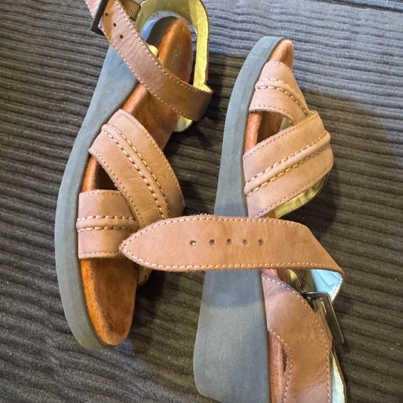 NWOT Rockport Brown Wedges - Picture 4 of 7